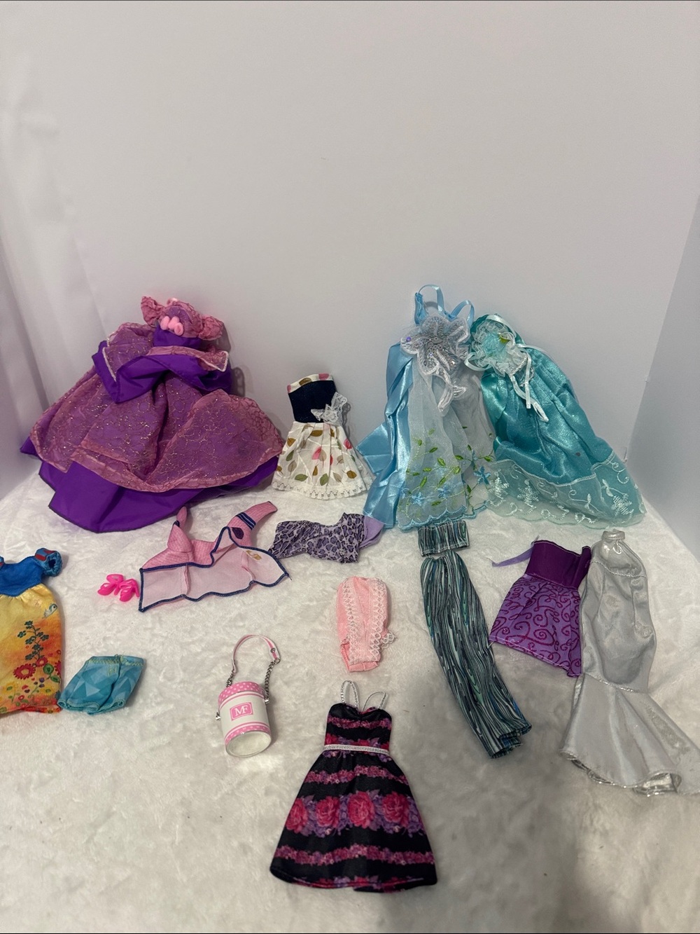 Cute doll clothes for Barbie princess dolls lot of 15 piece beautiful dresses